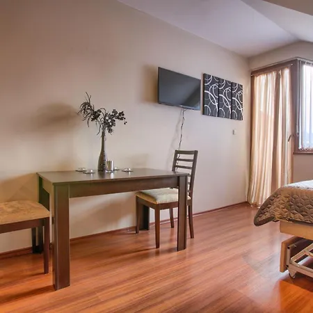 Cozy In The Regnum & By Flat Mаnager דירה בנסקו